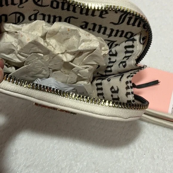 Juicy Couture Cream Heart Wristlet Coinpurse - Picture 9 of 9